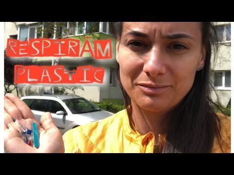 Romanian researcher discussing microplastics in blood, holding a piece of plastic in her hand.
