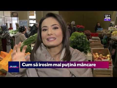 Presenter discussing food waste at a fresh produce market.