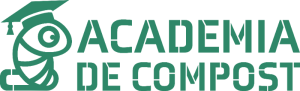 Un grup de oameni zâmbind și ținând borcane cu compost în aer, la Academia de Compost.
