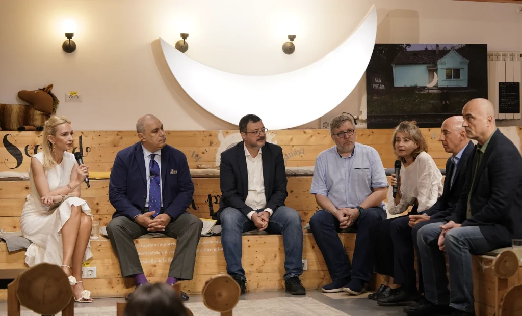 Discuție despre schimbările climatice cu experți la un eveniment dedicat consiliului științific.