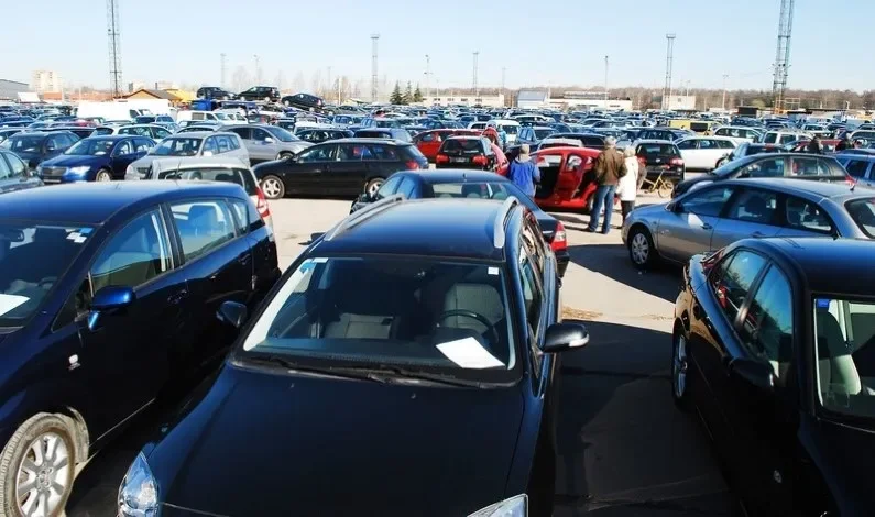 Analysis document on importing polluting cars in Romania, featuring data and recommendations.